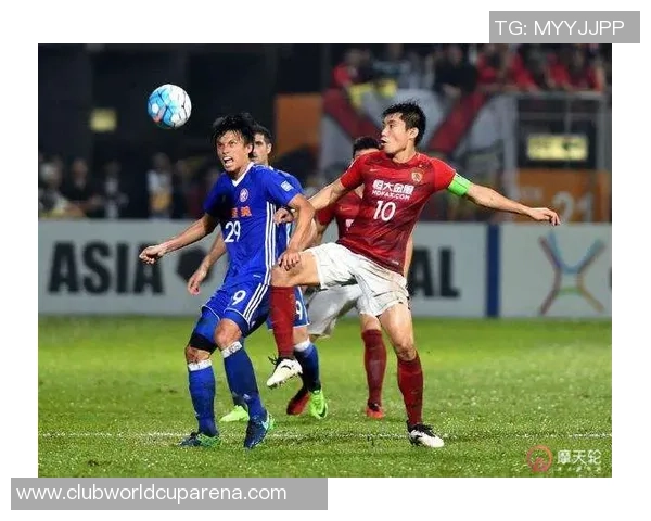 恒大与东方的激烈冲突视频揭示足球场上的紧张局势与球员情绪